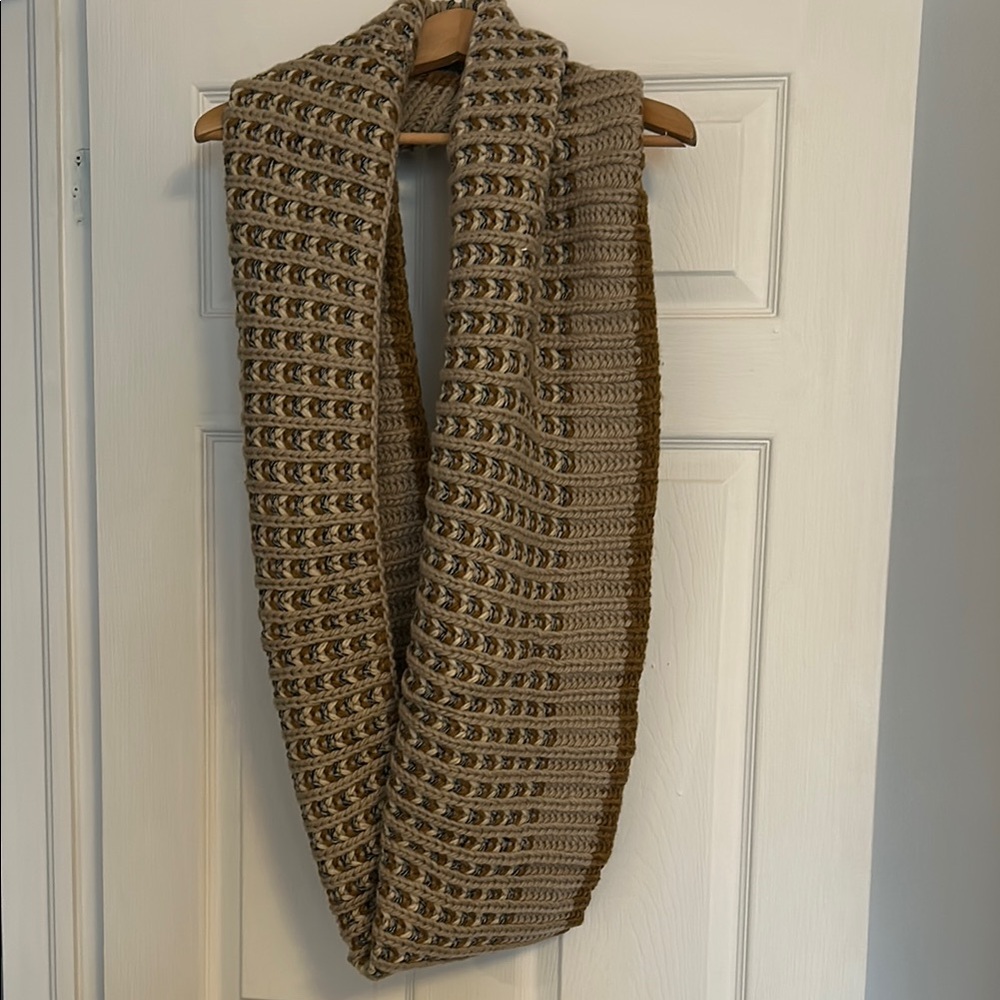 Roots Chunky Knit Scarf